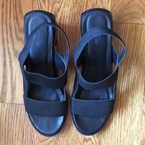 Urban outfitters strappy sandal w/ chunky heel